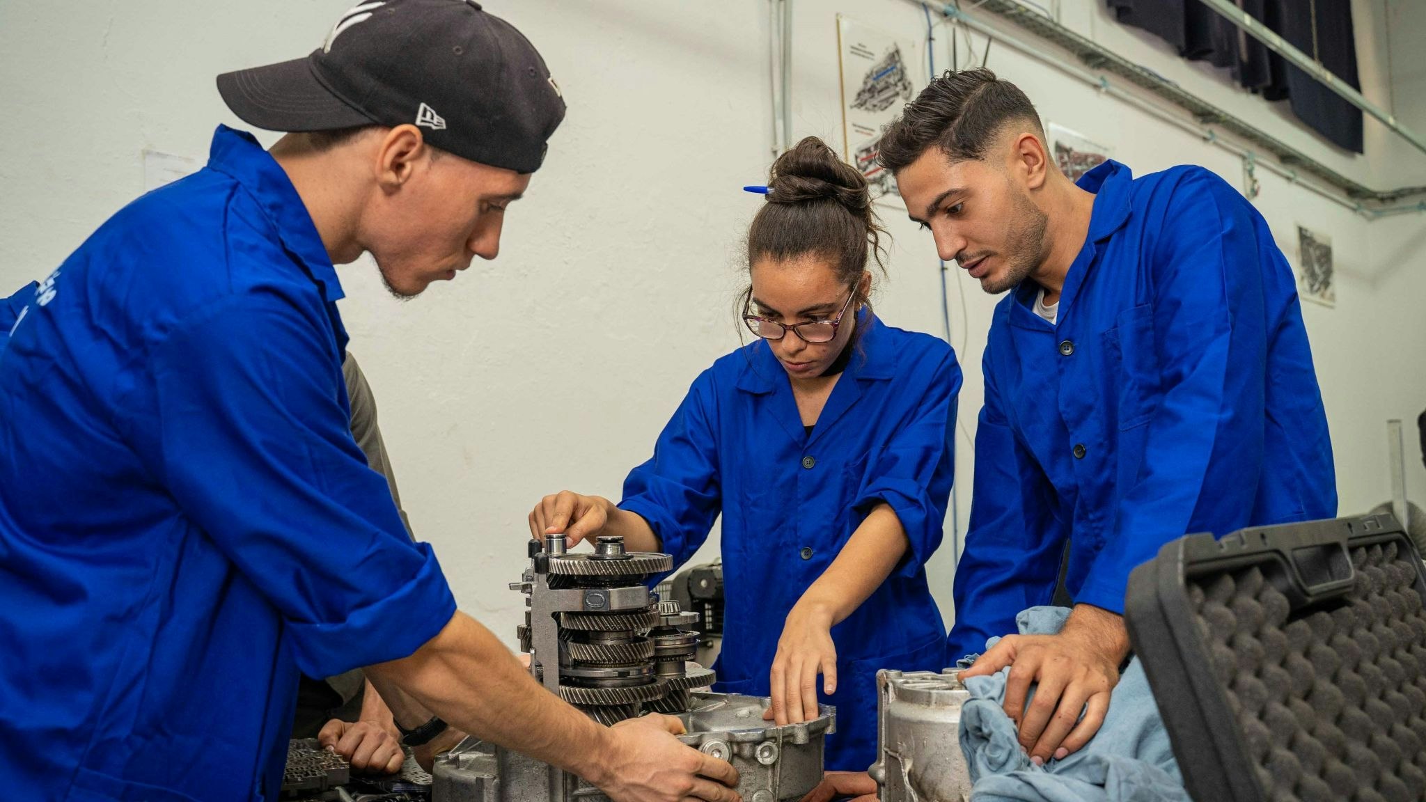 Die Schweiz hat 2021-2024 7000 jungen Menschen eine Berufsbildung ermöglicht.