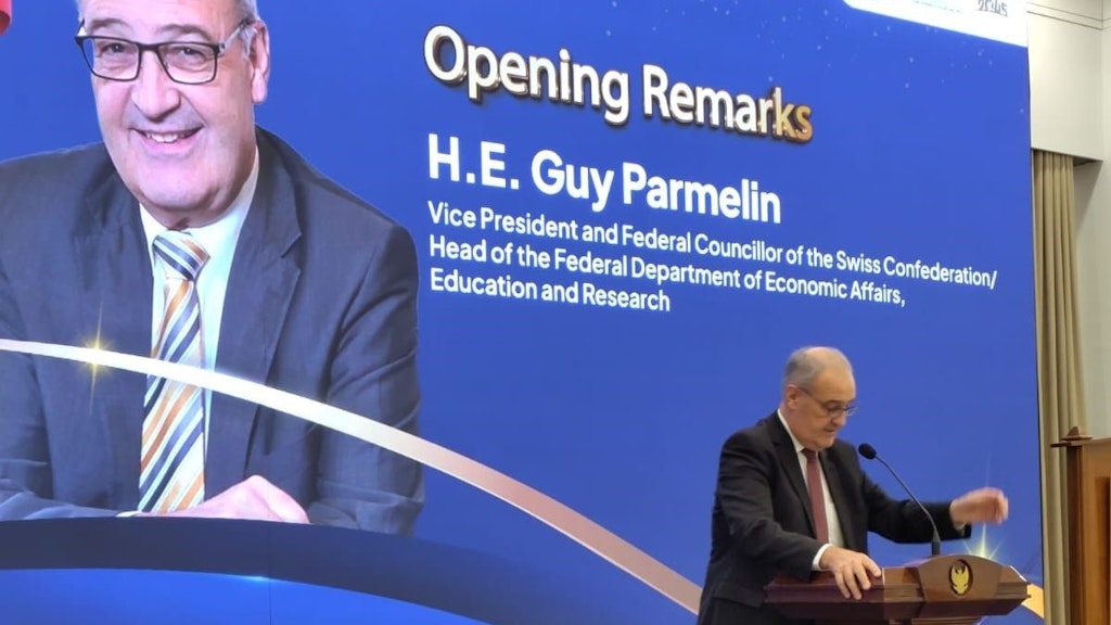 Lors de sa mission économique en Indonésie, conseiller fédéral Guy Parmelin a lancé le nouveau programme de coopération du SECO pour 2025-2028.